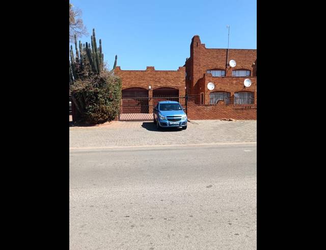 22 BEDROOM APARTMENT FOR SALE IN HOSPITAL VIEW